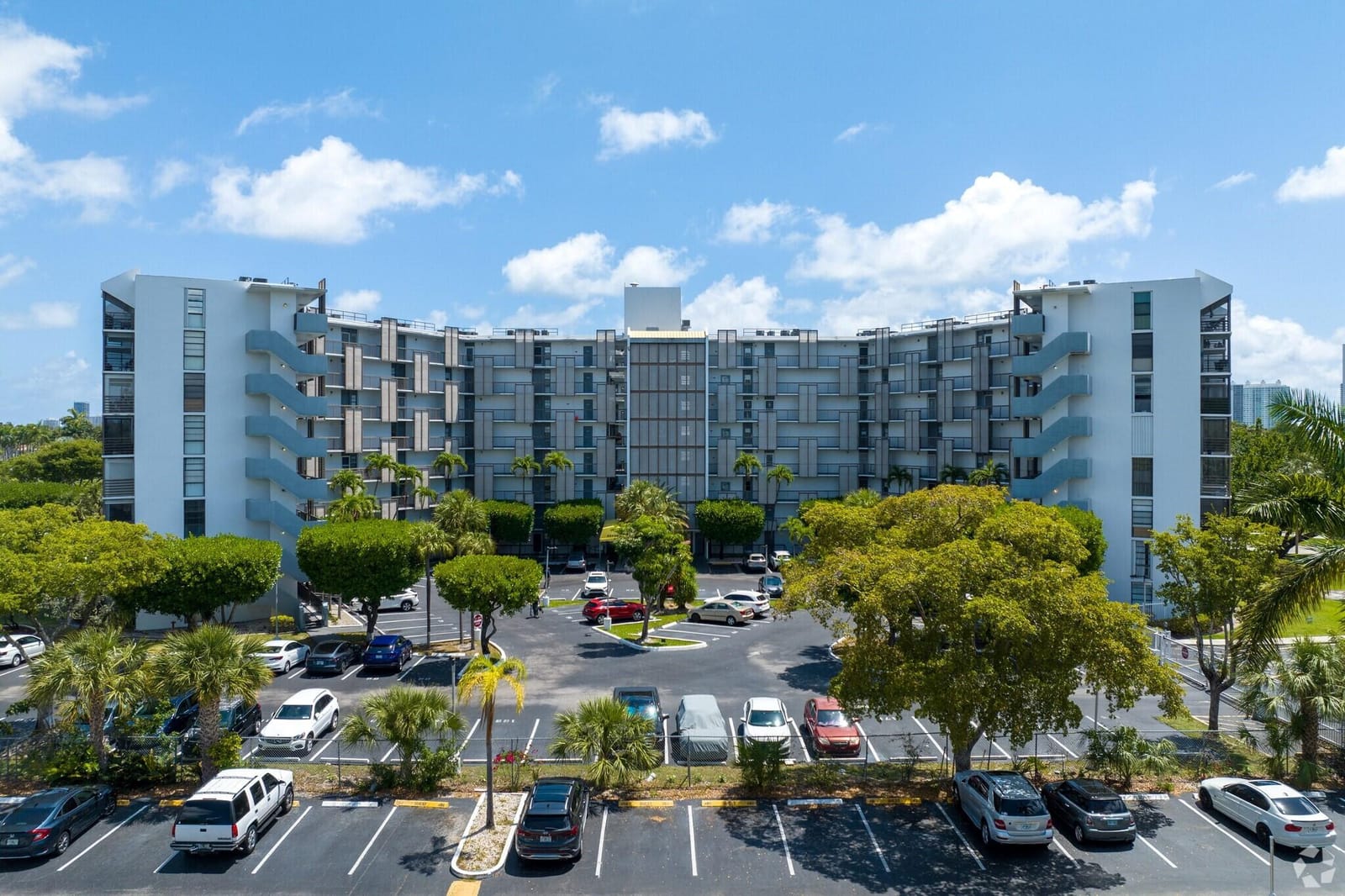 20400 W Country Club Drive 310, Aventura, FL 33180