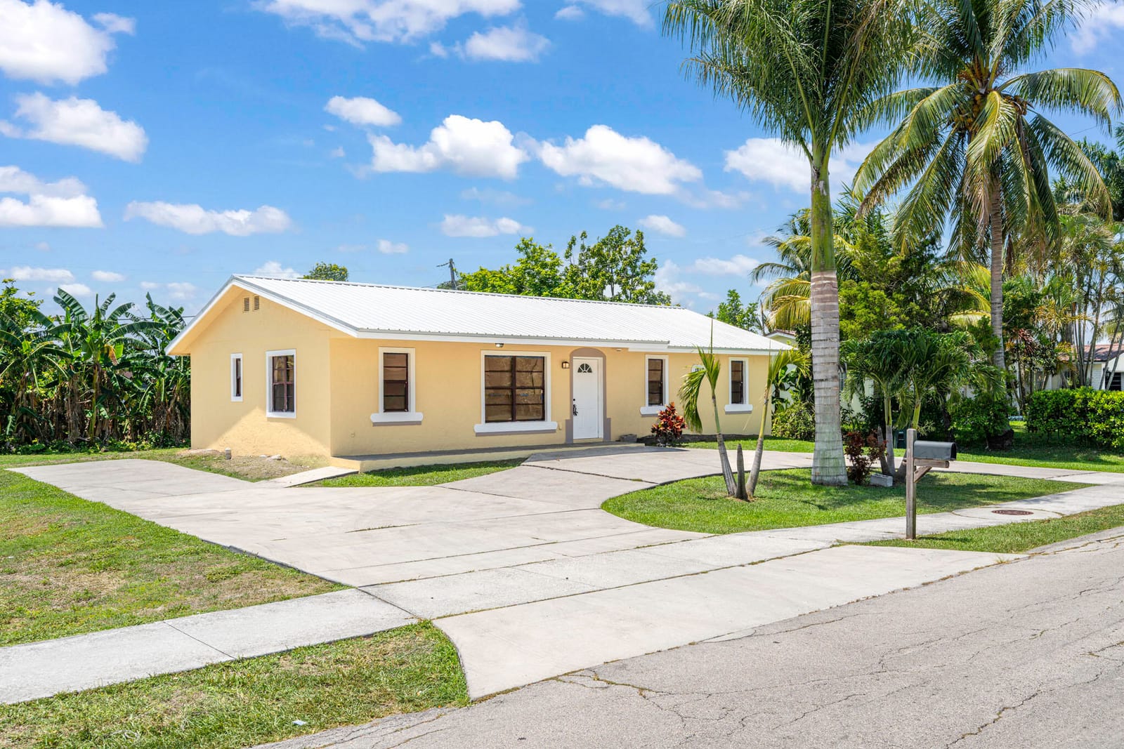 1332 SW G, Belle Glade, FL 33430