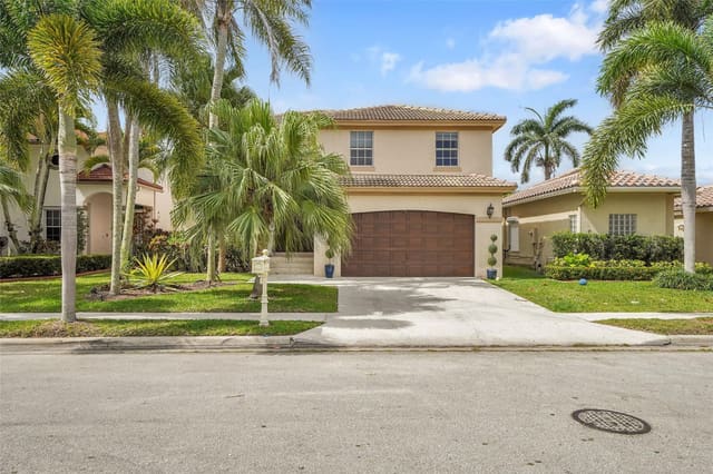 16250 La Costa Drive, sold in Bonaventure 82-43 B, Weston, FL