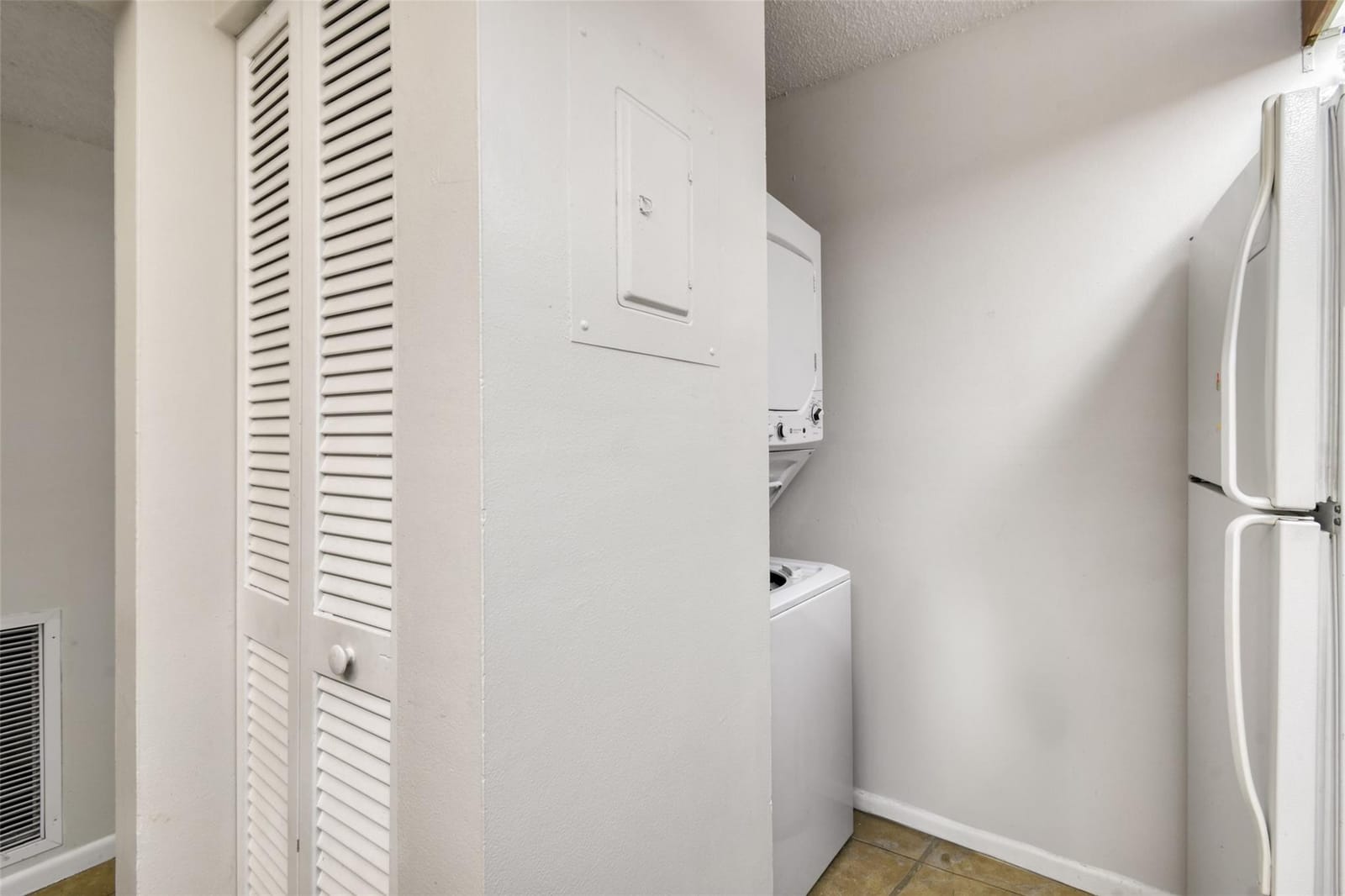 3402 Gardens Drive 14B — photo 7