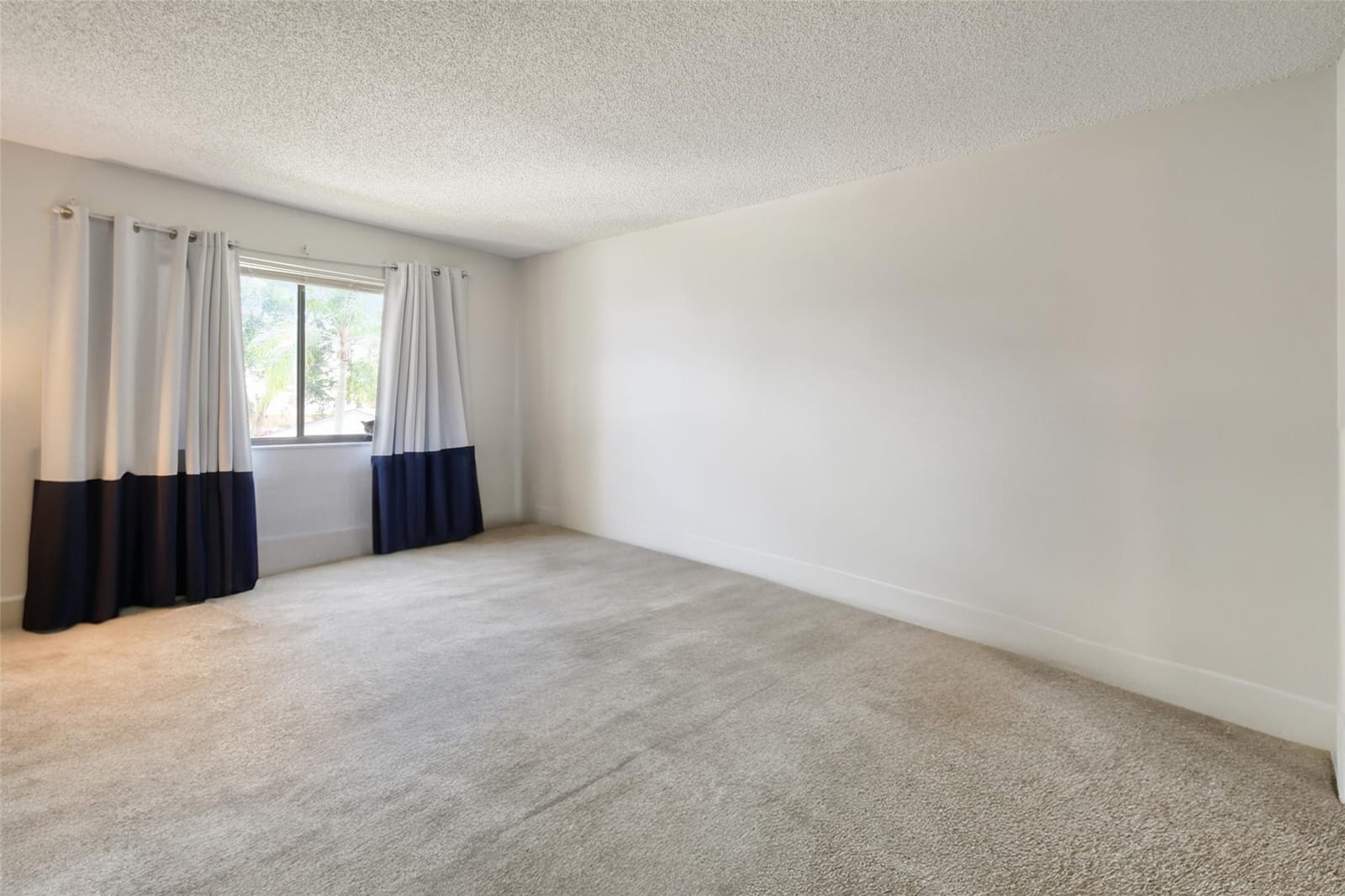 3402 Gardens Drive 14B — photo 10
