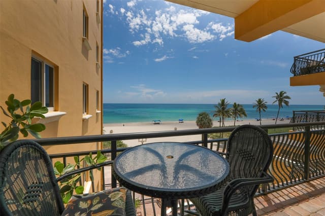 1815 N Surf Road 403, La Playa, Hollywood, FL