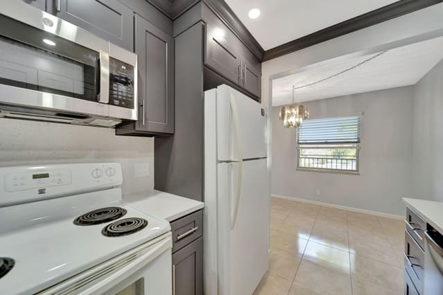 551 SW 135th Avenue 316-B, Pembroke Pines, FL 33027