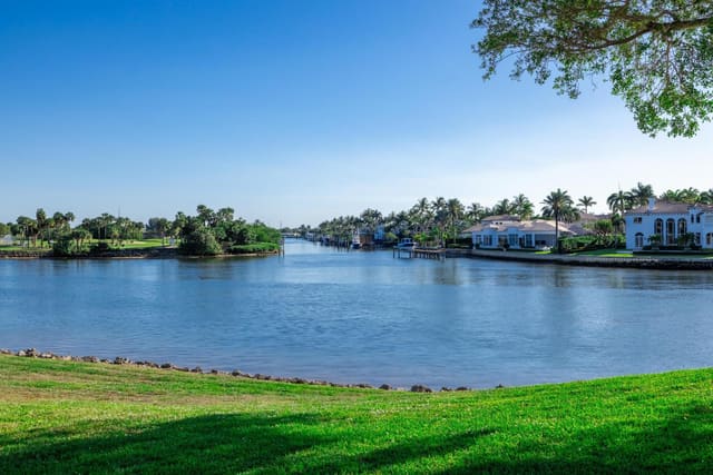 374 Golfview Road 106, sold in Everglades, North Palm Beach, FL
