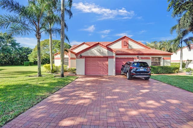 7592 Lexington Club Boulevard A, Delray Beach, FL 33446