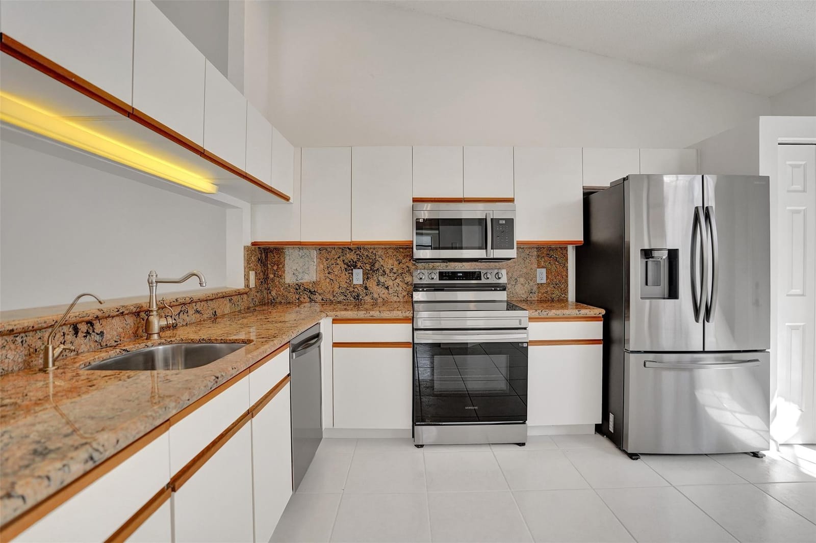 7592 Lexington Club Boulevard A, Delray Beach, FL 33446 photo 9