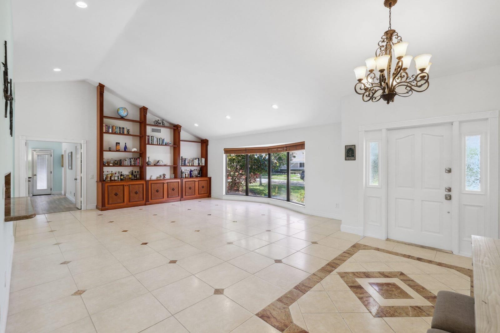 3035 St James Drive — photo 3