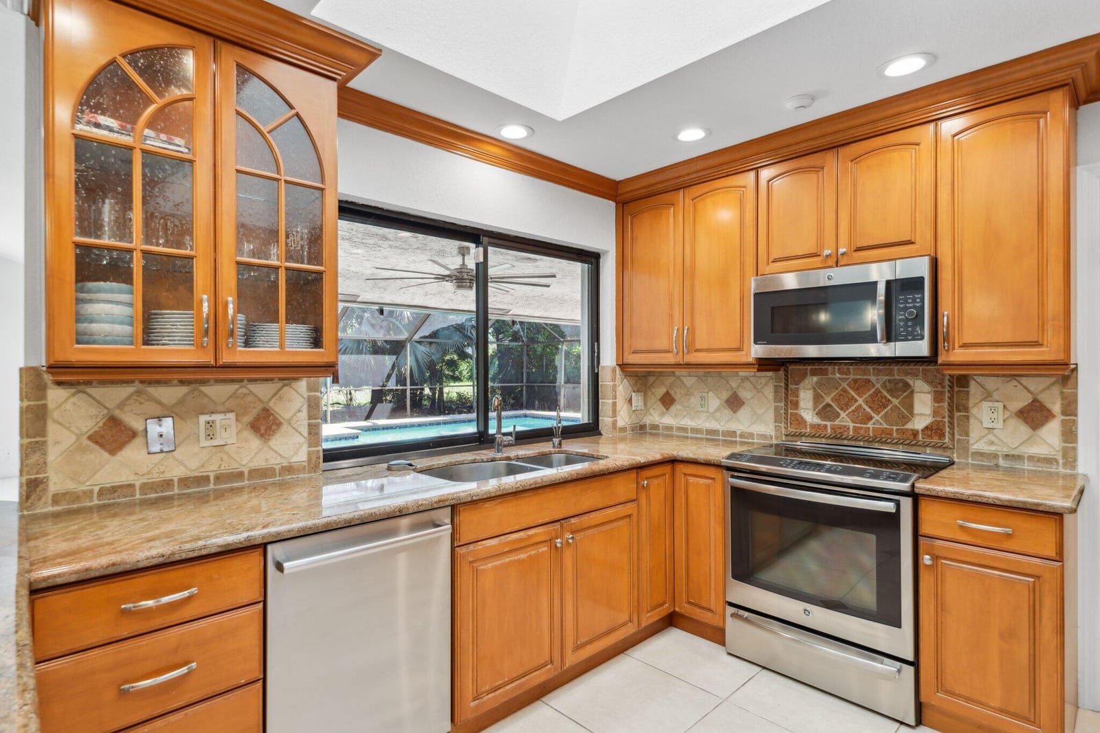 3035 St James Drive — photo 9