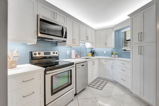 5650 Camino Del Sol 104, Boca Raton, FL 33433