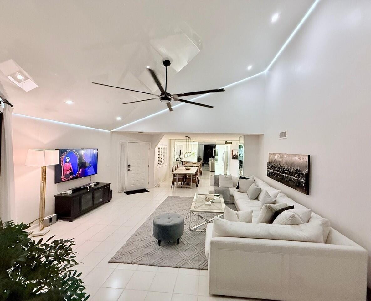 15334 Strathearn Drive 12104, Delray Beach, FL 33446