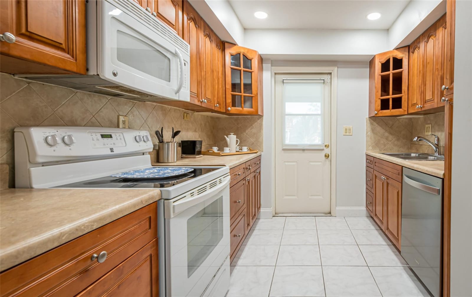 3541 NW 95th Terrace 201 — photo 2