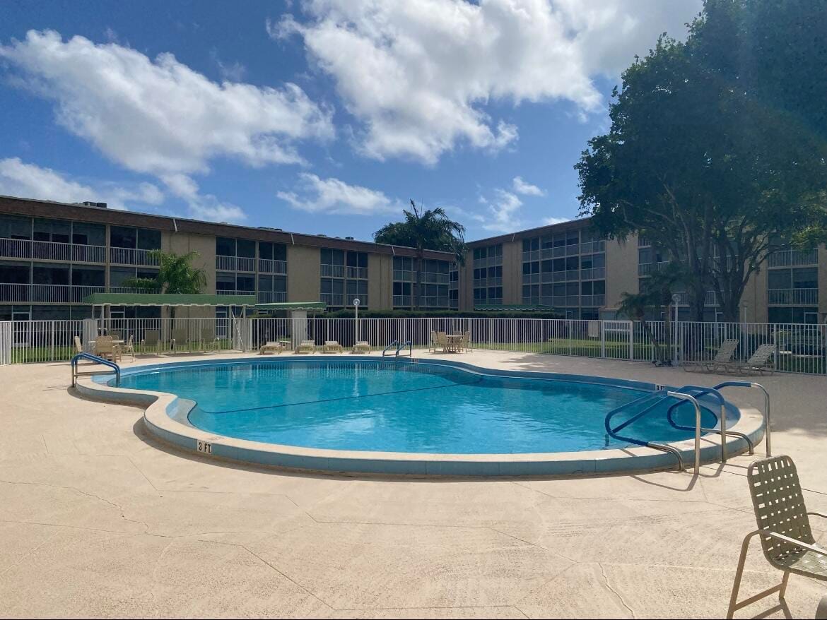700 Village Green Court 320, Palm Springs, FL 33461 photo 16