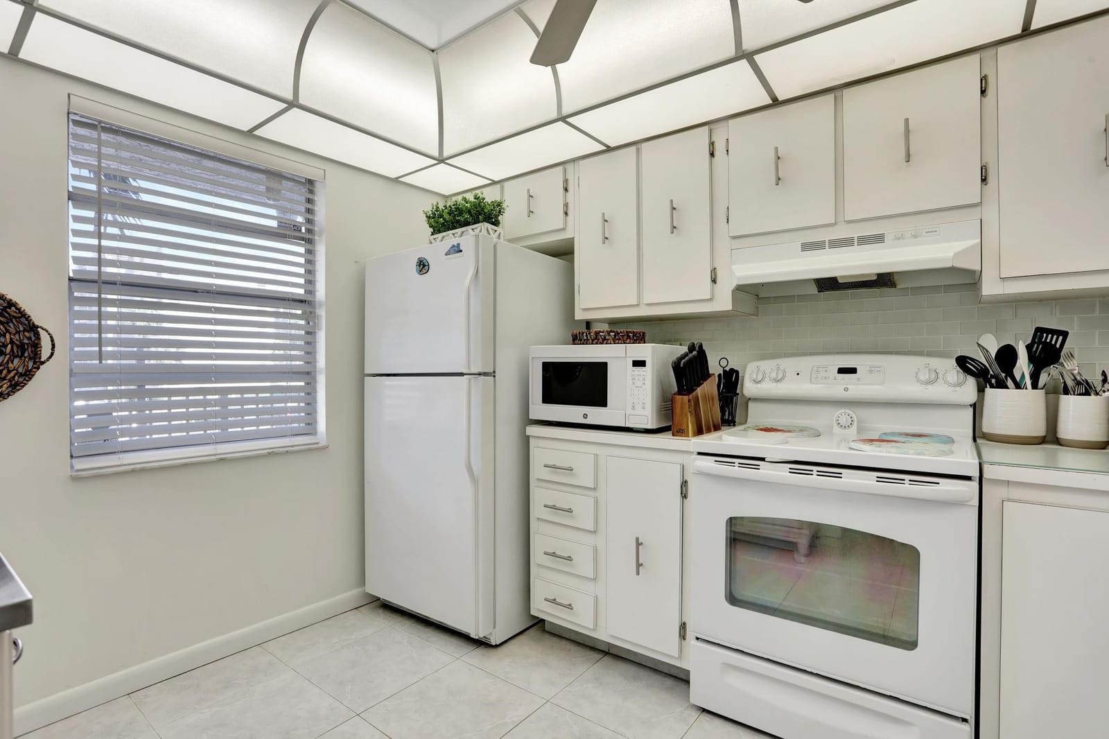 3910 Inverrary Boulevard 207B, Lauderhill, FL 33319 photo 12
