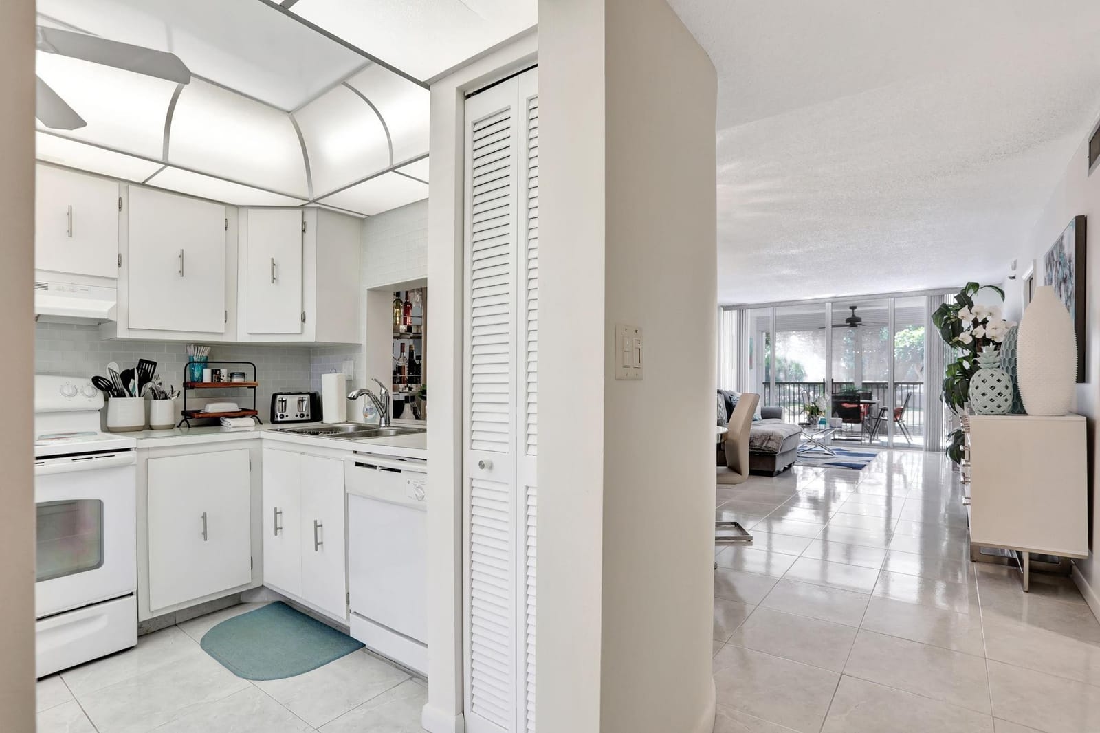 3910 Inverrary Boulevard 207B, Lauderhill, FL 33319 photo 9