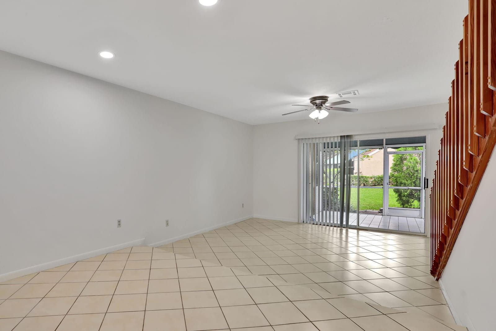 7084 Woodmont Avenue — photo 10