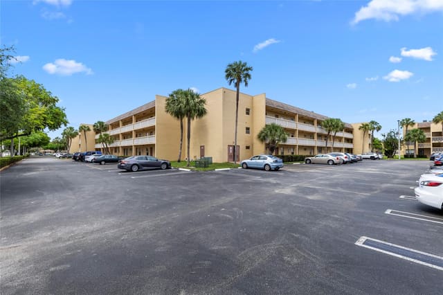 5800 NW 64th Avenue 311, Tamarac, FL 33319