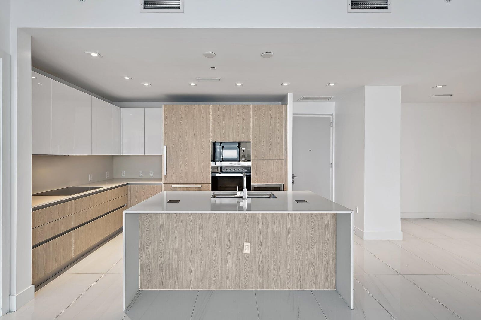 3100 Ocean Drive N H1502 — photo 2