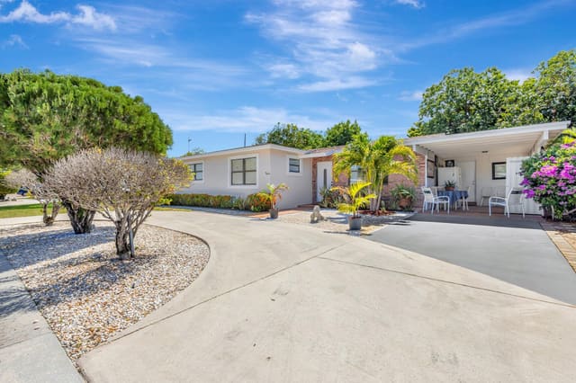 2425 S Florida Mango Road, sold in Bahama Heights, West Palm Beach, FL