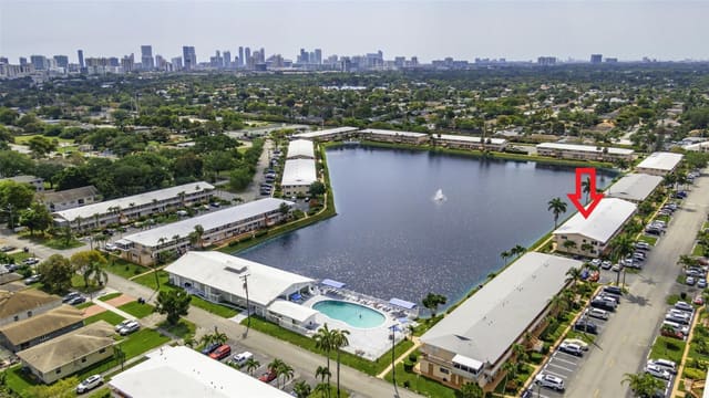 901 SW 11th Avenue 14H, sold in Rolen Lake, Hallandale Beach, FL