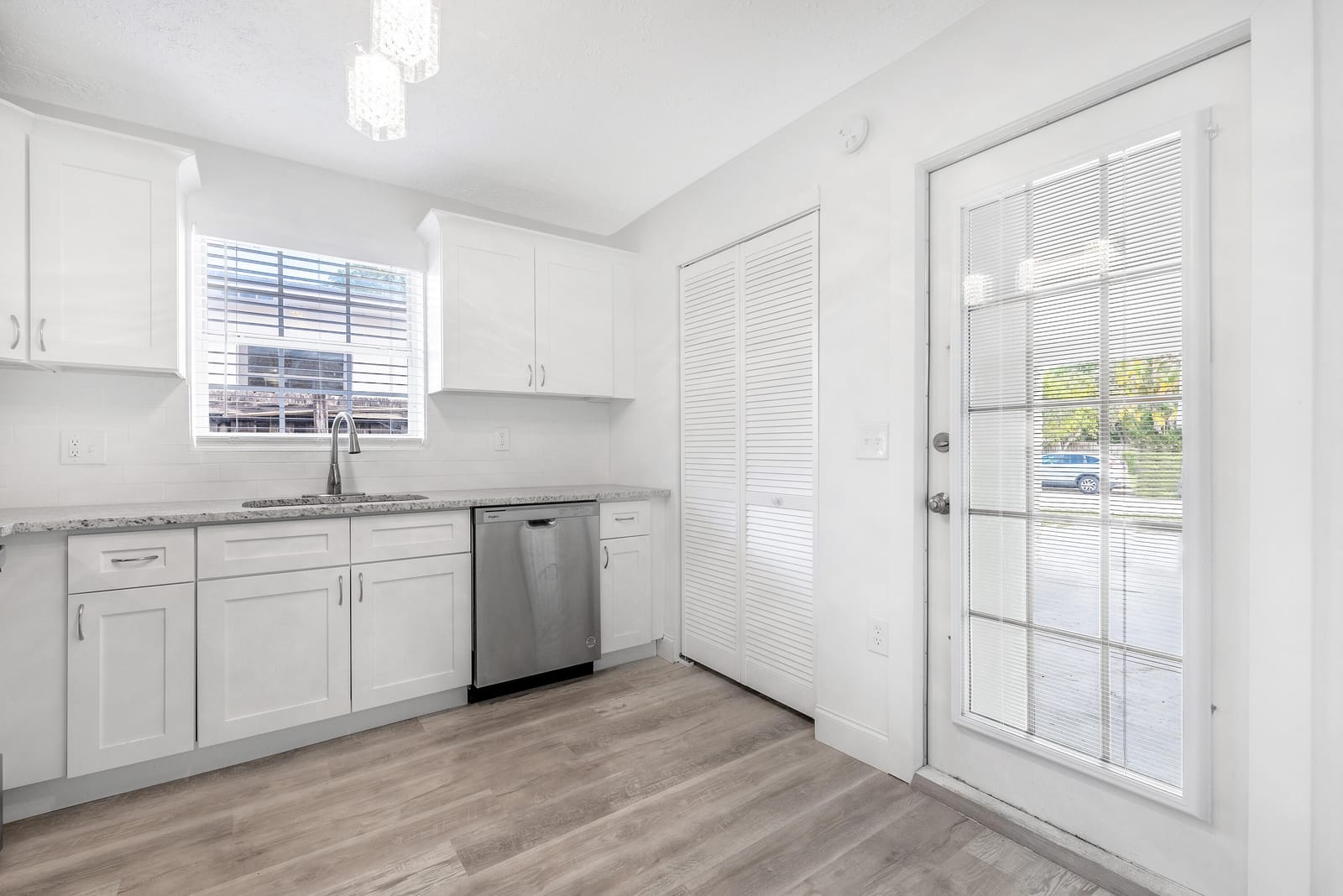 1609 N J Terrace — photo 9