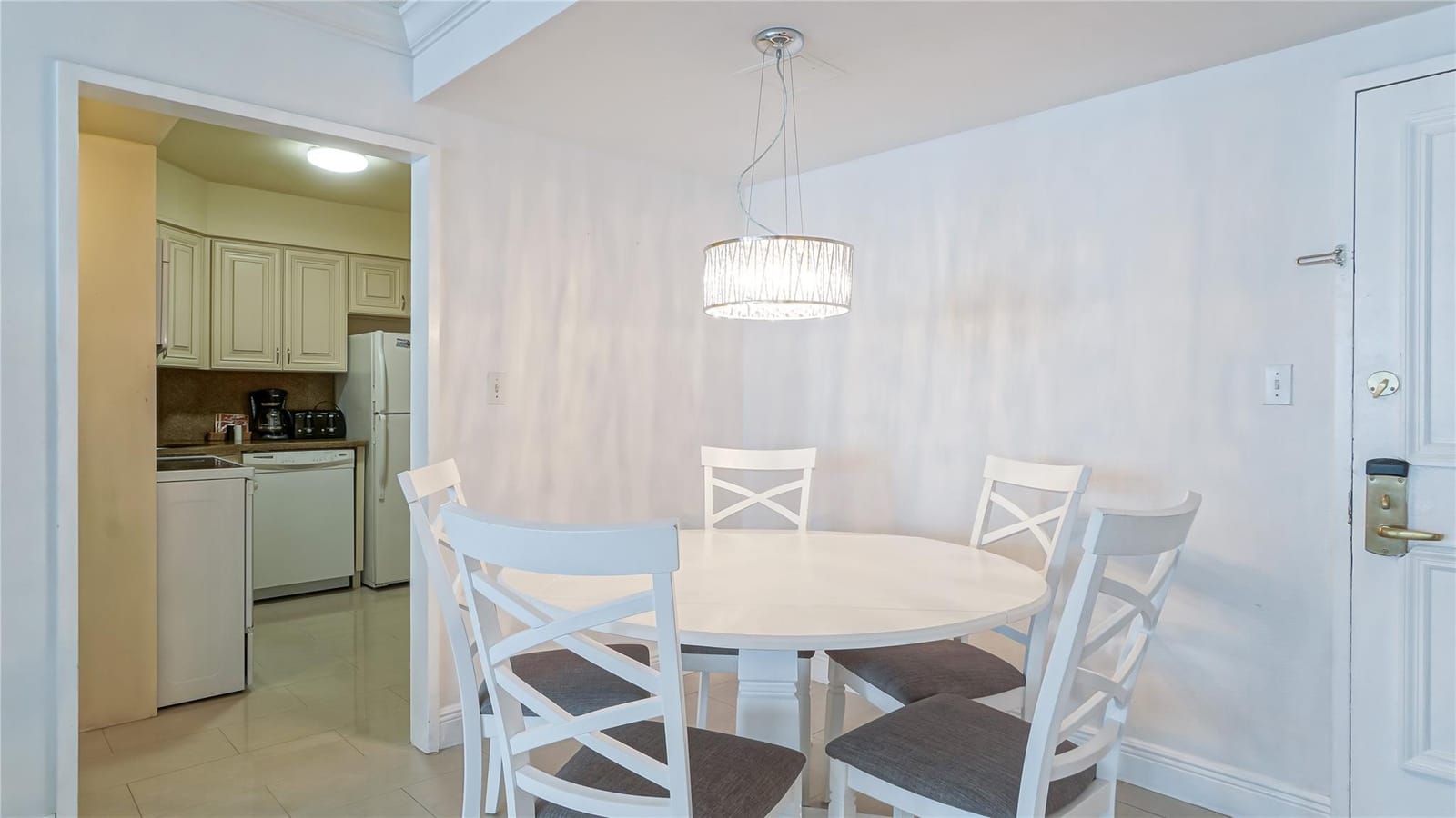 5225 Collins Avenue 1417 — photo 9