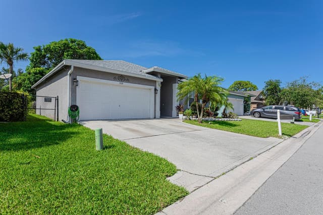 1028 Salmon Isle, Greenacres, FL 33413