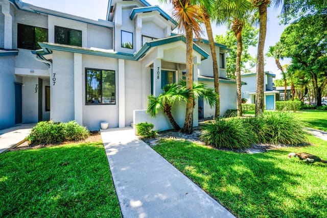708 Harbour Pointe Way, sold in Harbour Pointe At River Bridge Condo, Greenacres, FL