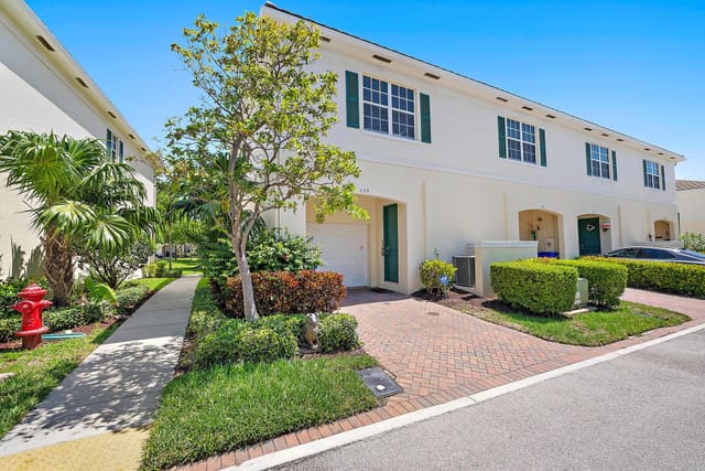 259 SW 7th Court, Pompano Beach, FL 33060