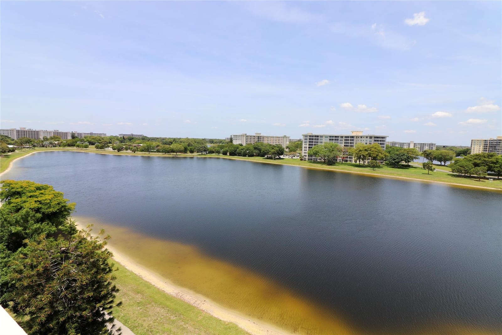 2801 N Palm Aire Drive 505 — photo 2
