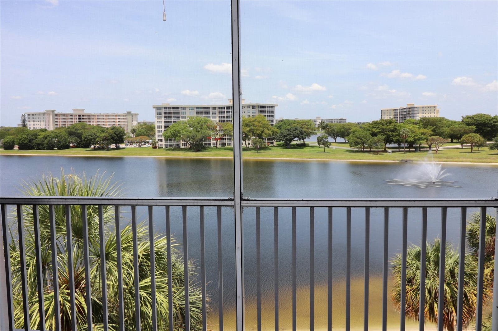 2801 N Palm Aire Drive 505 — photo 3