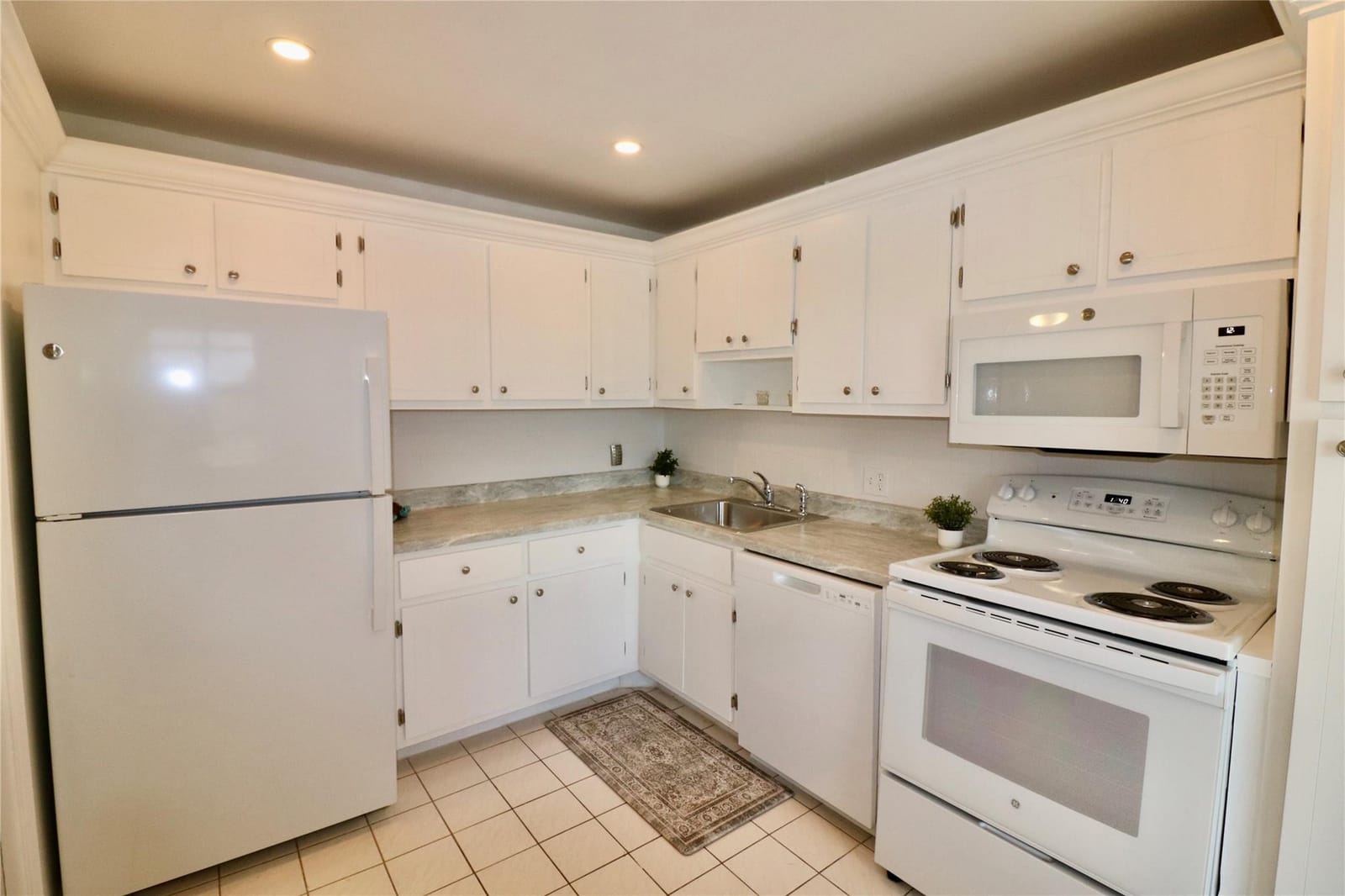 2801 N Palm Aire Drive 505 — photo 5