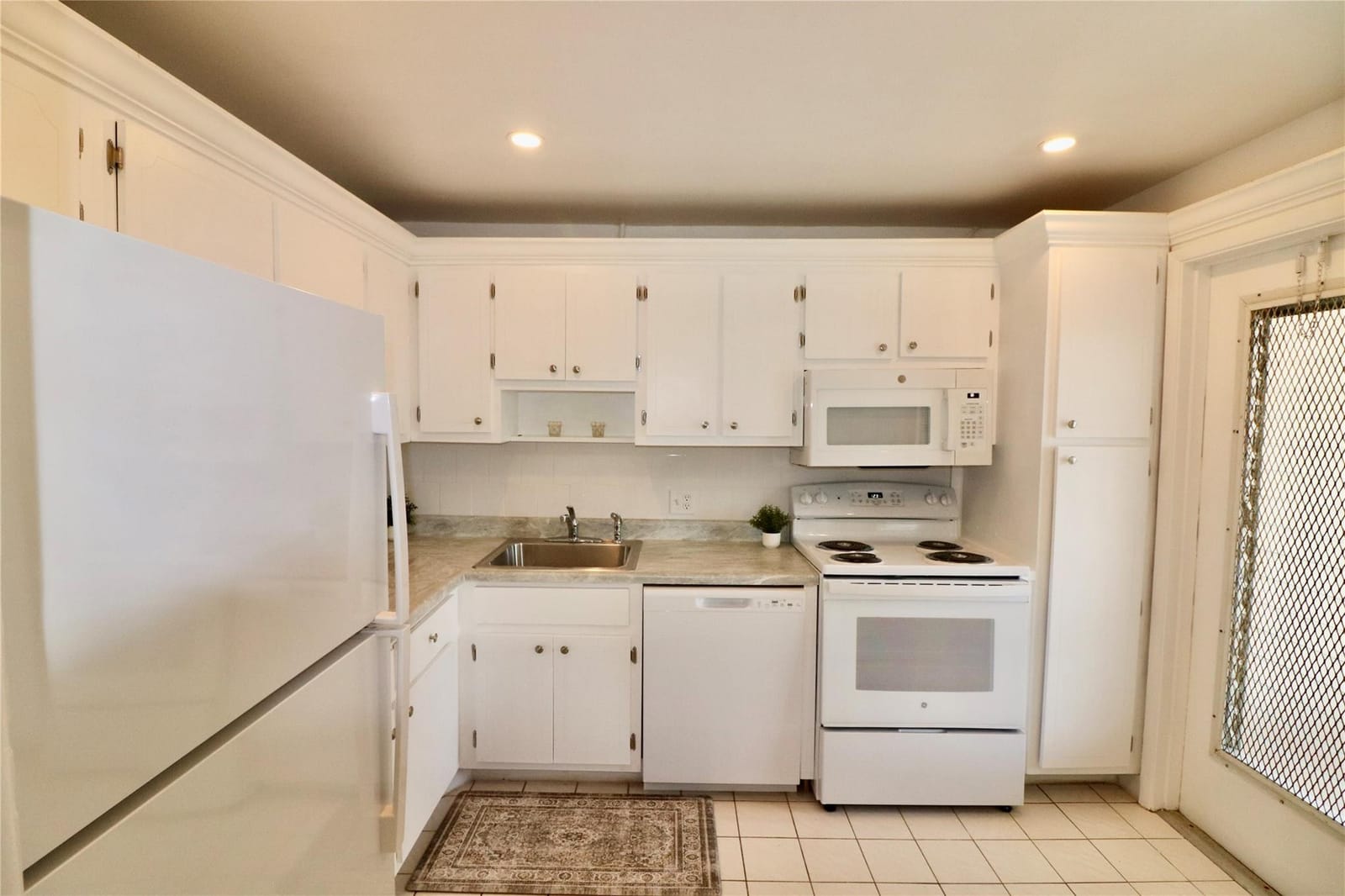 2801 N Palm Aire Drive 505 — photo 6