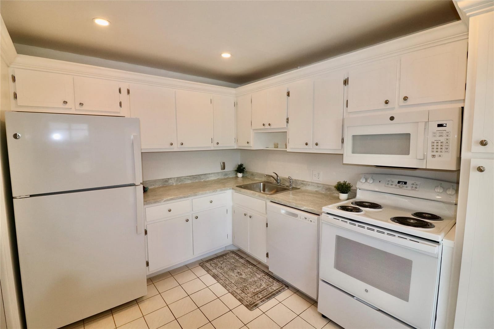 2801 N Palm Aire Drive 505 — photo 7
