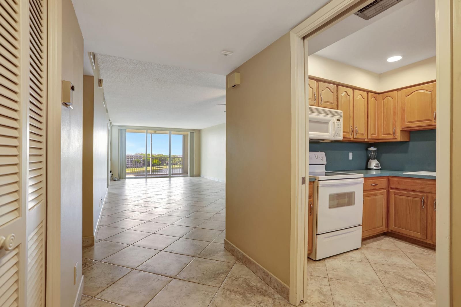 2900 N Course Drive 705 — photo 8