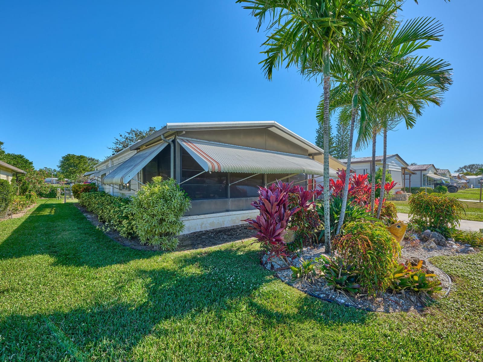 8001 SE Shenandoah Drive, Hobe Sound, FL 33455 photo 2