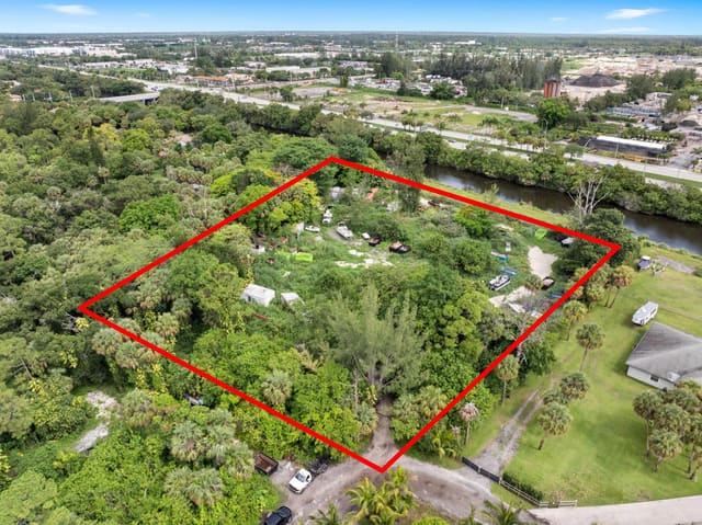 69 Armadillo Way, West Palm Beach, FL 33411
