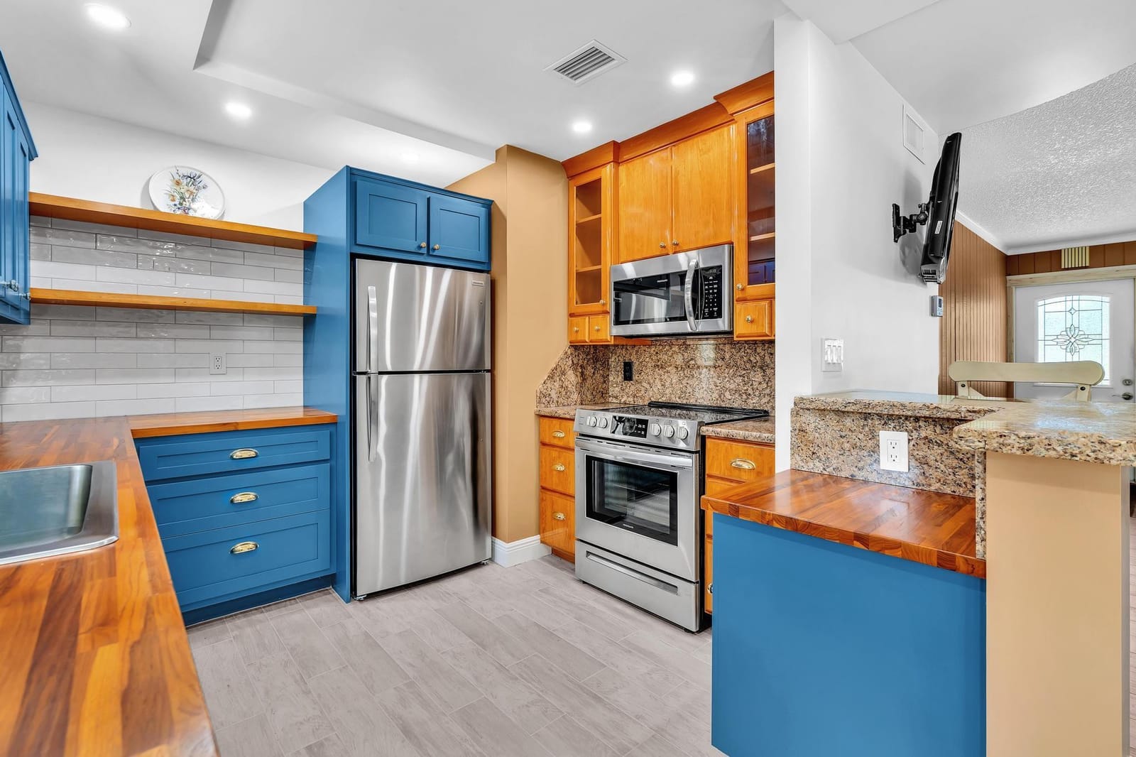 8211 NW 47th Street — photo 3