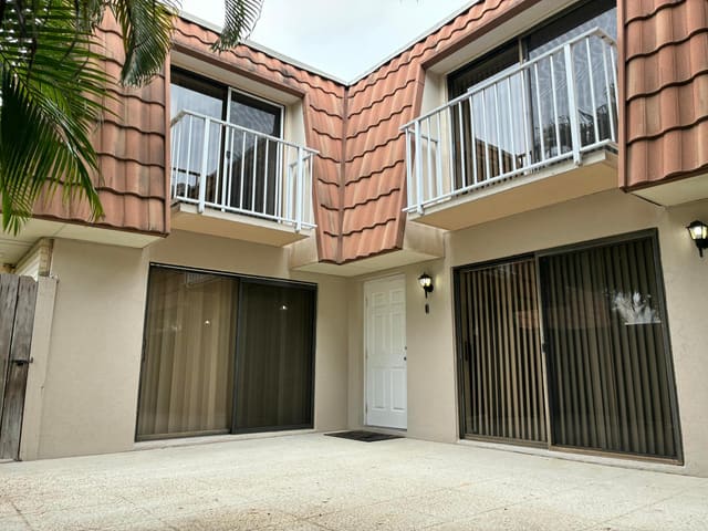 579 Green Springs Place, sold in Waterside Luxury Townhomes Condo, West Palm Beach, FL