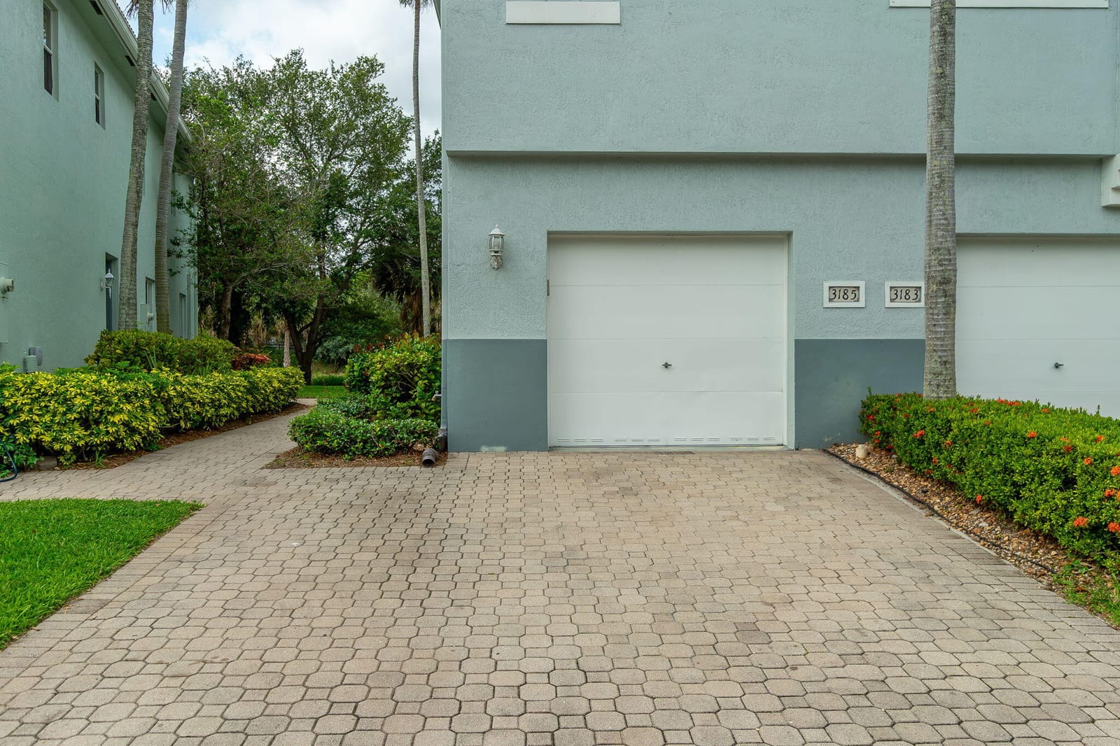 3185 Laurel Ridge Circle, Riviera Beach, FL 33404 photo 2