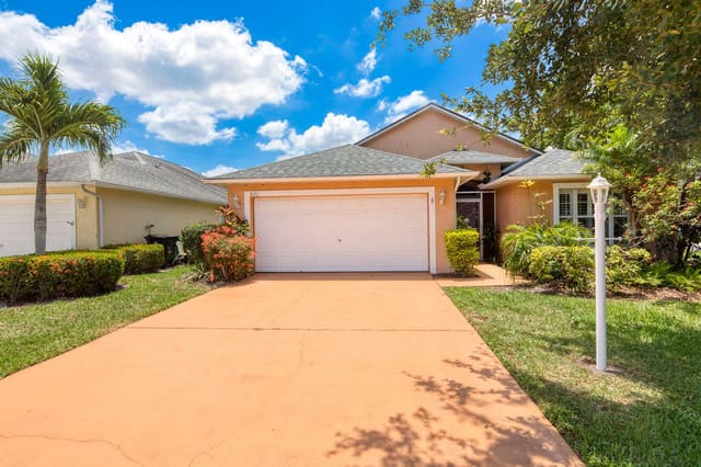 520 SW Cyrilla Trail, Port St. Lucie, FL 34953