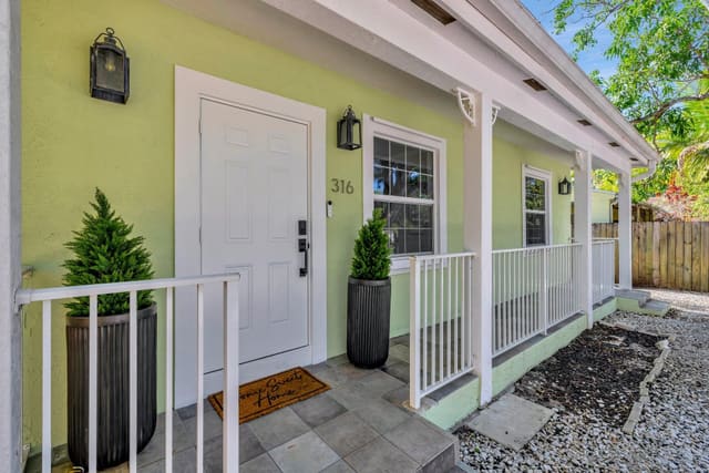 316 Seminole Avenue, sold in Waverly Place 2-19 D, Fort Lauderdale, FL