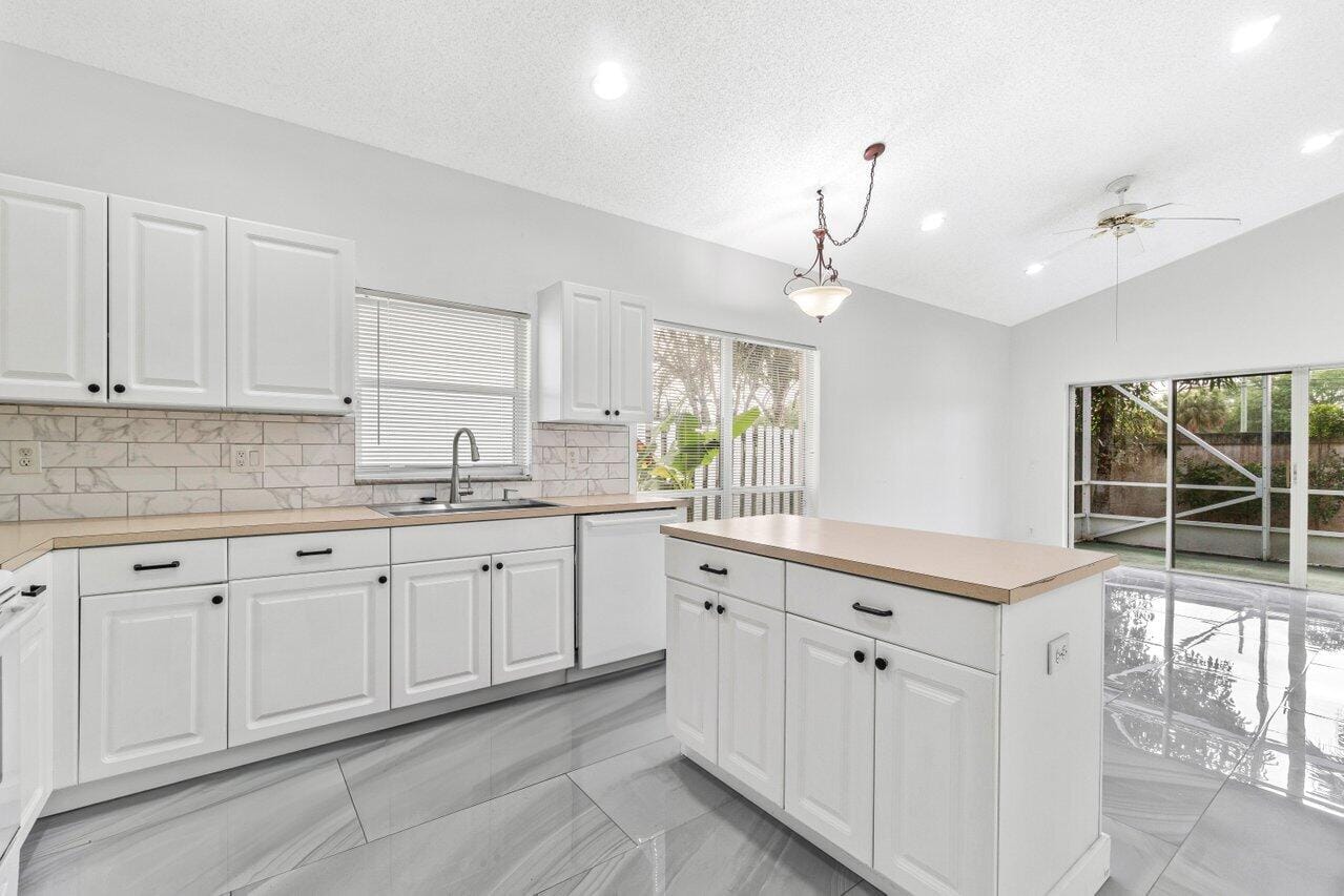 7589 Colony Lake Drive — photo 8