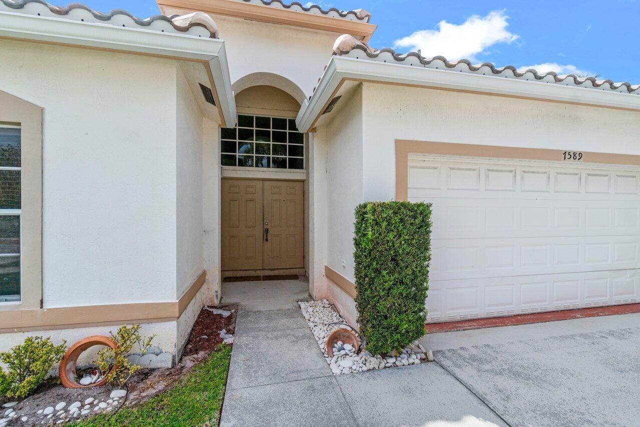 7589 Colony Lake Drive — photo 2