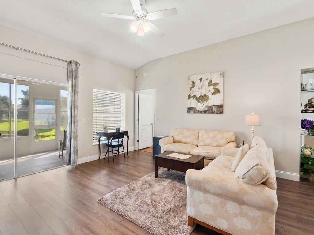 470 NW Gibraltar Court — photo 3