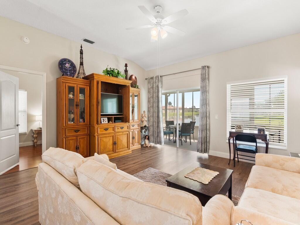 470 NW Gibraltar Court — photo 6