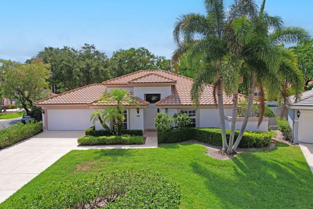 135 Eagleton Court, sold in Eagleton Lakes, Palm Beach Gardens, FL
