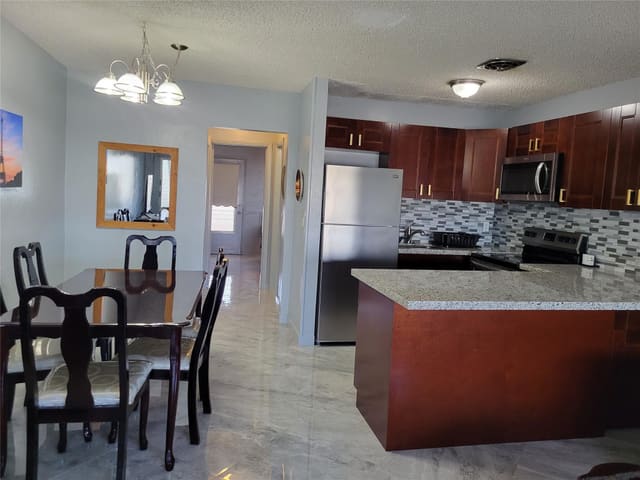 800 SW 11th Avenue 17, Hallandale Beach, FL 33009