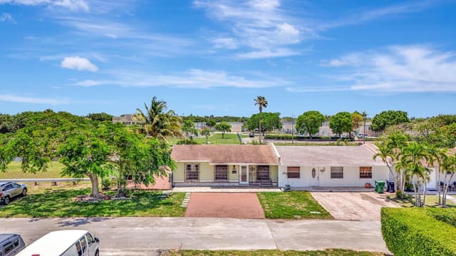 13000 SW 20th Terrace, sold in Greenglade Villas, Miami, FL
