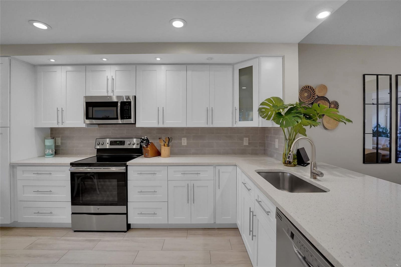 4130 W Palm Aire Drive 301B — photo 9