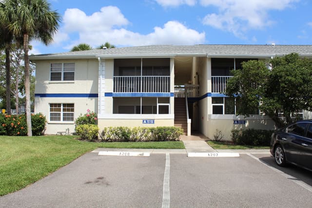 1500 SE Royal Green Circle 208, Port St. Lucie, FL 34952
